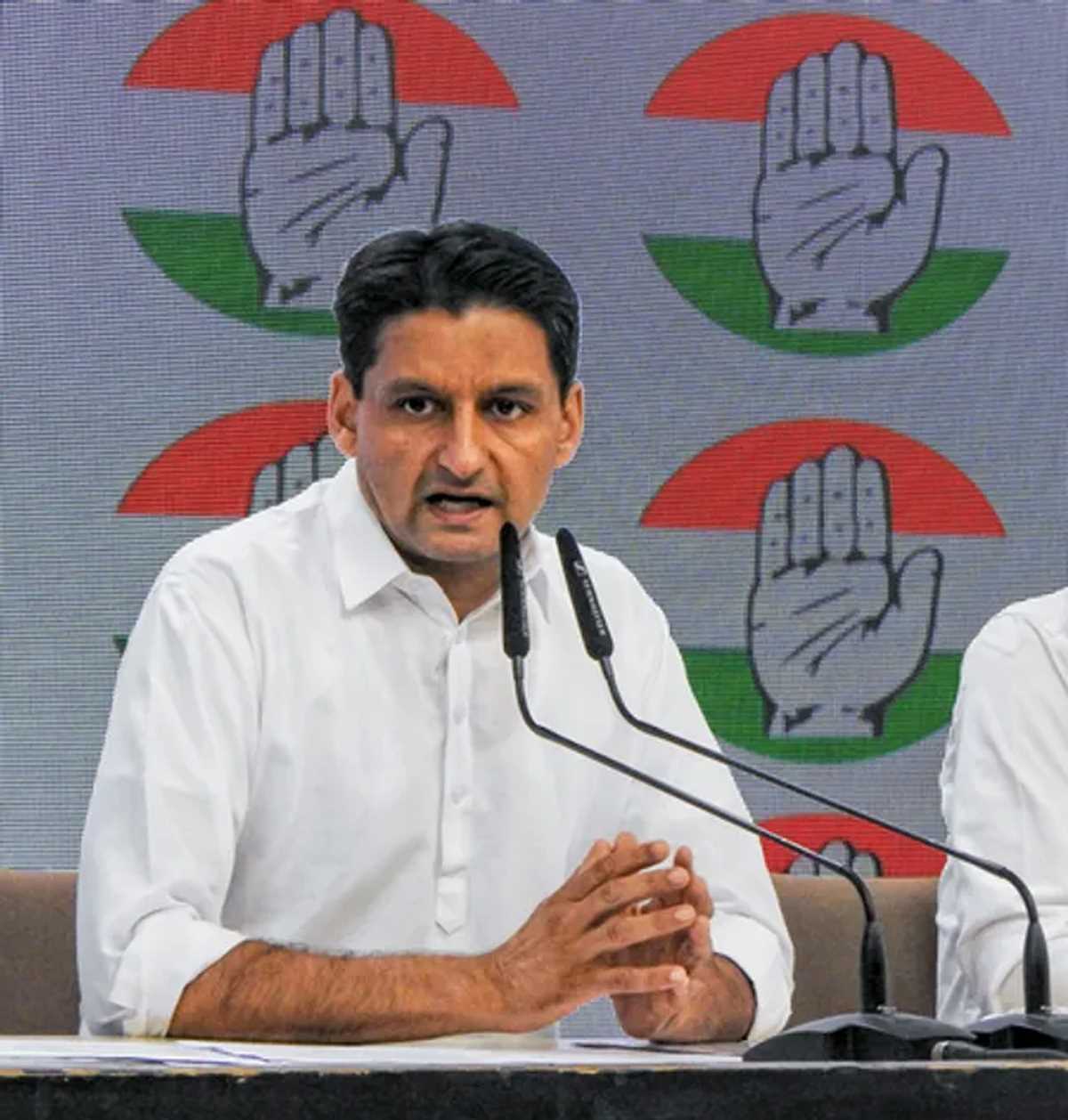 हम शहीद जवान मनोज फोगाट के परिवार के साथ, दिलाएंगे हर संभव मदद : दीपेंद्र सिंह हुड्डा